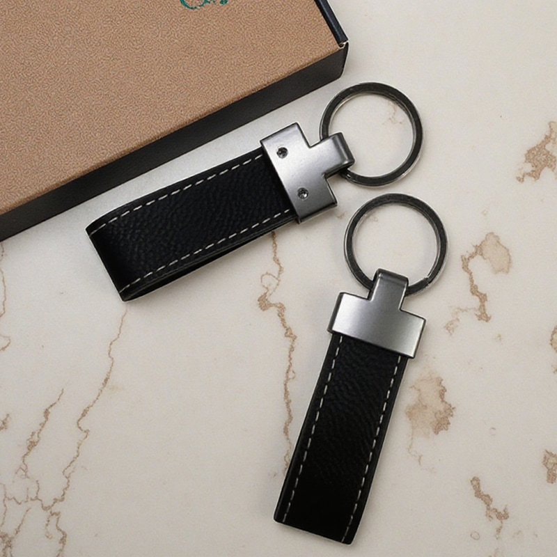 Laserbarer Schlüsselanhänger aus Kunstleder