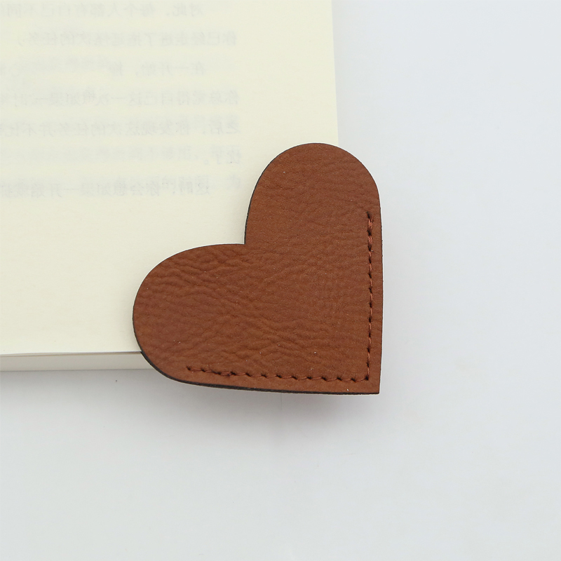 Laserbares herzförmiges Lesezeichen aus Kunstleder