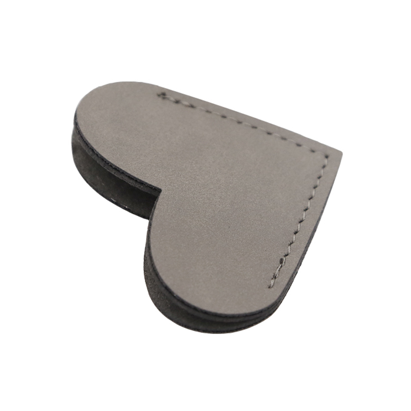 Laserbares herzförmiges Lesezeichen aus Kunstleder