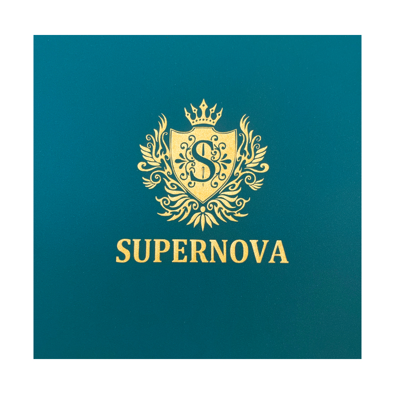 Lasergravierte goldene Geschenkbox aus Kraftpapier