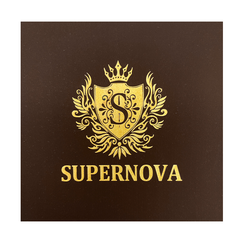 Lasergravierte goldene Geschenkbox aus Kraftpapier
