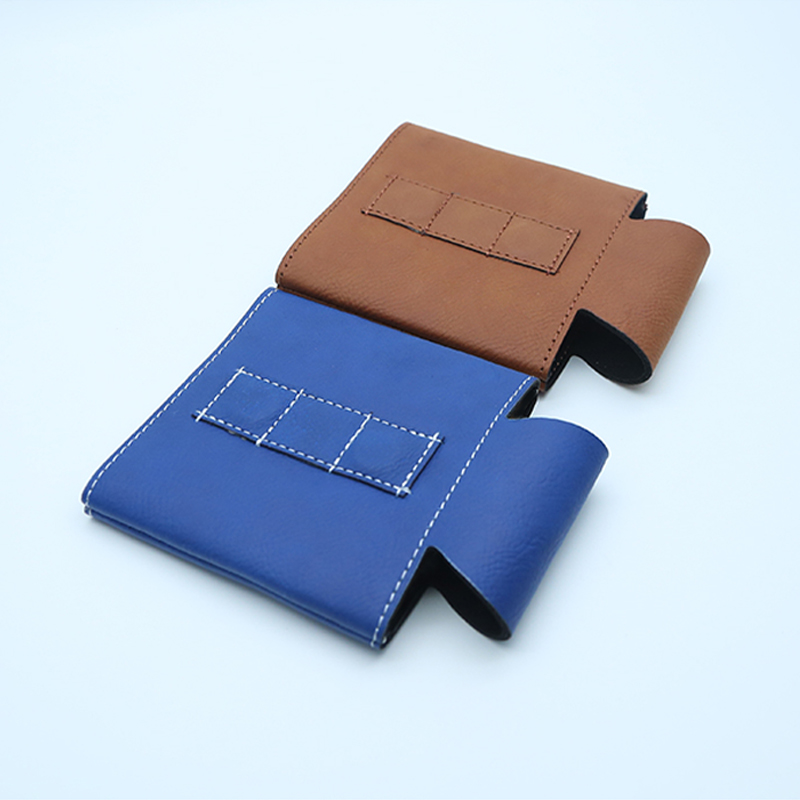 Laserbarer Getränkehalter aus Kunstleder mit Magnet Laserbarer Getränkehalter aus Kunstleder mit Magnet