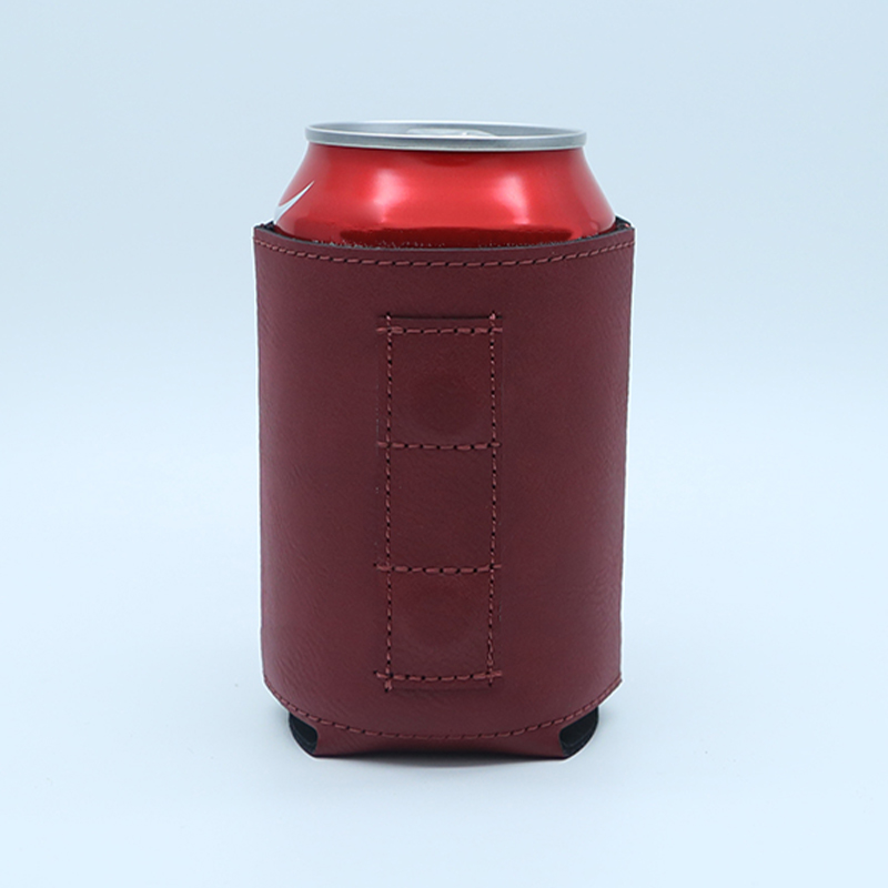 Laserbarer Getränkehalter aus Kunstleder mit Magnet Laserbarer Getränkehalter aus Kunstleder mit Magnet