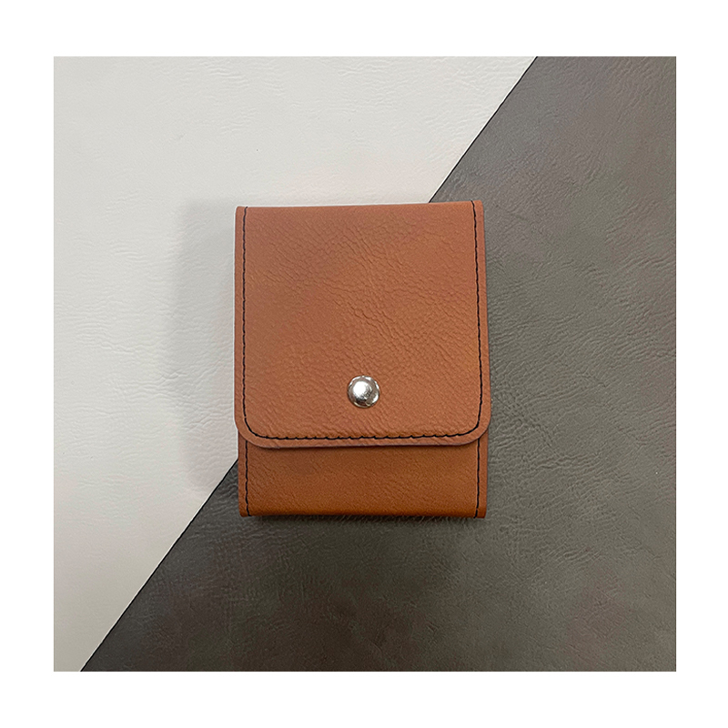 Laserbare Spielkartenbox aus Kunstleder Laserbare Spielkartenbox aus Kunstleder