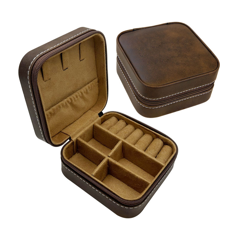 4×4 Laserbare Reiseschmuckbox aus Kunstleder mit hellbraunem Futter 4×4 Laserbare Reiseschmuckbox aus Kunstleder mit hellbraunem Futter