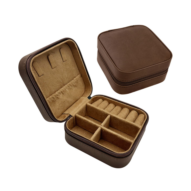 4×4 Laserbare Reiseschmuckbox aus Kunstleder mit hellbraunem Futter 4×4 Laserbare Reiseschmuckbox aus Kunstleder mit hellbraunem Futter