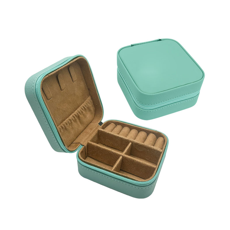 4×4 Laserbare Reiseschmuckbox aus Kunstleder mit hellbraunem Futter 4×4 Laserbare Reiseschmuckbox aus Kunstleder mit hellbraunem Futter