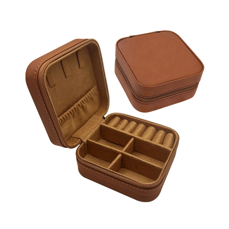 4×4 Laserbare Reiseschmuckbox aus Kunstleder mit schwarzem Futter 4×4 Laserbare Reiseschmuckbox aus Kunstleder mit schwarzem Futter
