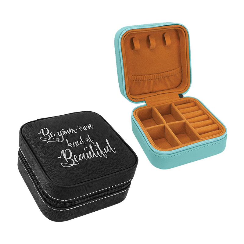 4×4 Laserbare Reiseschmuckbox aus Kunstleder mit schwarzem Futter 4×4 Laserbare Reiseschmuckbox aus Kunstleder mit schwarzem Futter