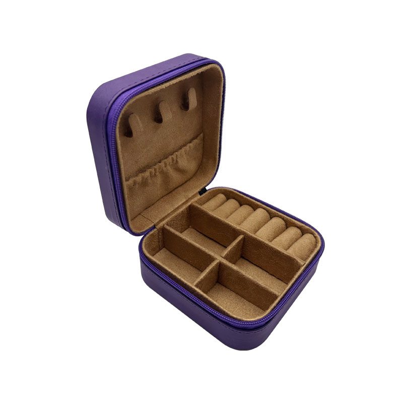 4×4 Laserbare Reiseschmuckbox aus Kunstleder mit hellbraunem Futter 4×4 Laserbare Reiseschmuckbox aus Kunstleder mit hellbraunem Futter