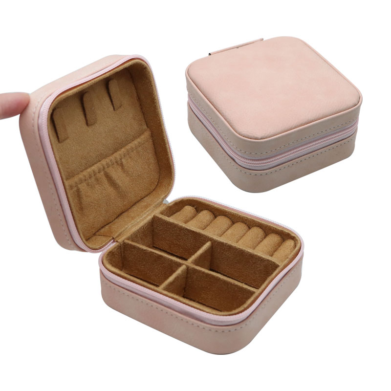 4×4 Laserbare Reiseschmuckbox aus Kunstleder mit schwarzem Futter 4×4 Laserbare Reiseschmuckbox aus Kunstleder mit schwarzem Futter