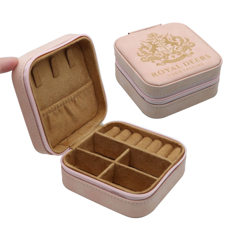 4×4 Laserbare Reiseschmuckbox aus Kunstleder mit schwarzem Futter 4×4 Laserbare Reiseschmuckbox aus Kunstleder mit schwarzem Futter
