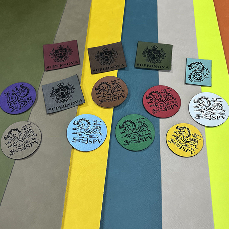 1,8 MM Laserbare Kunstleder-Bögen Mit Kleber / Ohne Kleber